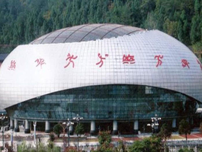 图们体育中心球形网架加工安装
